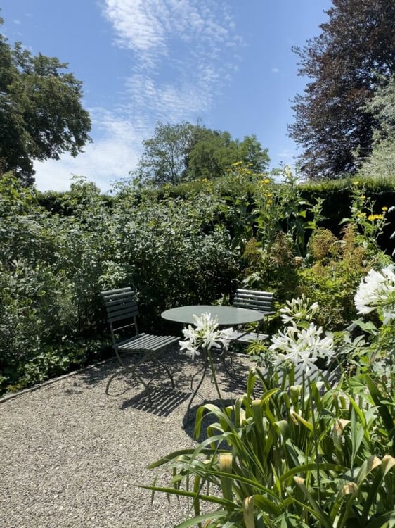 Modern ausgebaute 2.5-Zimmer-Duplexwohnung mit einzigartiger Wohnqualität, gemütlicher Loggia, Einstellhallenplatz und vielfältigen Annehmlichkeiten im Schlosspark 34