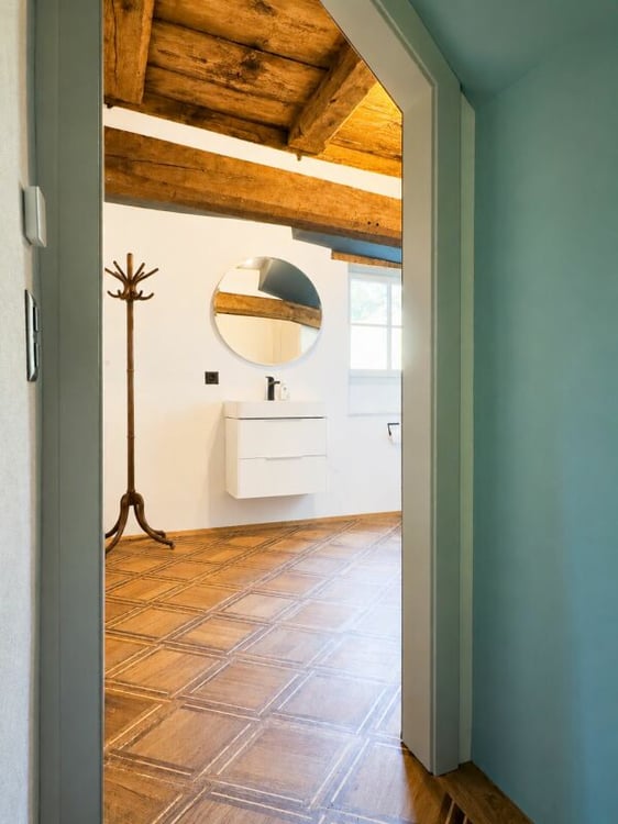 Modern ausgebaute 2.5-Zimmer-Duplexwohnung mit einzigartiger Wohnqualität, gemütlicher Loggia, Einstellhallenplatz und vielfältigen Annehmlichkeiten im Schlosspark 4