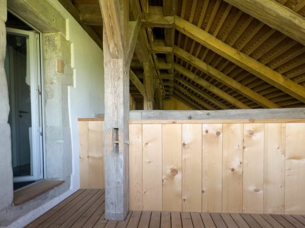 Modern ausgebaute 2.5-Zimmer-Duplexwohnung mit einzigartiger Wohnqualität, gemütlicher Loggia, Einstellhallenplatz und vielfältigen Annehmlichkeiten im Schlosspark 15