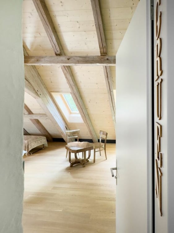 Modern ausgebaute 2.5-Zimmer-Duplexwohnung mit einzigartiger Wohnqualität, gemütlicher Loggia, Einstellhallenplatz und vielfältigen Annehmlichkeiten im Schlosspark 31