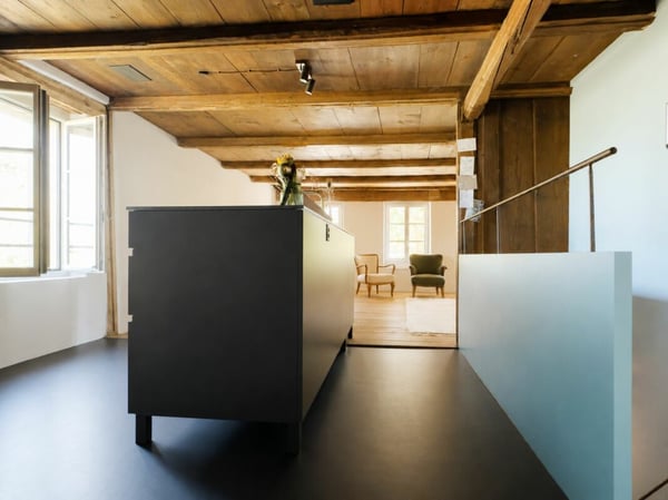 Modern ausgebaute 2.5-Zimmer-Duplexwohnung mit einzigartiger Wohnqualität, gemütlicher Loggia, Einstellhallenplatz und vielfältigen Annehmlichkeiten im Schlosspark 6