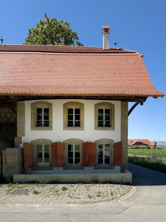 Modern ausgebaute 2.5-Zimmer-Duplexwohnung mit einzigartiger Wohnqualität, gemütlicher Loggia, Einstellhallenplatz und vielfältigen Annehmlichkeiten im Schlosspark 19