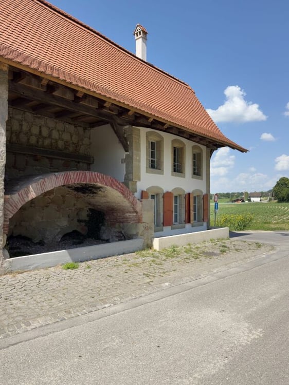 Modern ausgebaute 2.5-Zimmer-Duplexwohnung mit einzigartiger Wohnqualität, gemütlicher Loggia, Einstellhallenplatz und vielfältigen Annehmlichkeiten im Schlosspark 24
