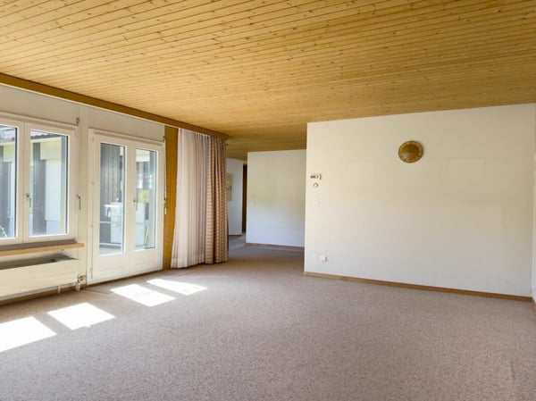 6.5-Zimmer-Einfamilienhaus im Bungalowstil mit grossem Garten und Einstellhallenplatz 9