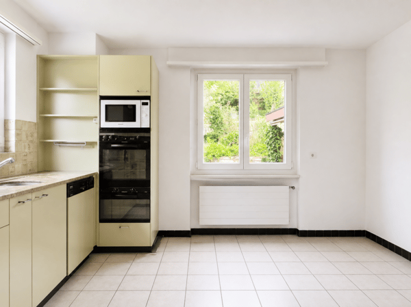 Freistehendes 6-Zimmer-Einfamilienhaus mit schöner Gartenanlage, Balkon, Garage und Vorplatz mit Parkplatzmöglichkeiten 8