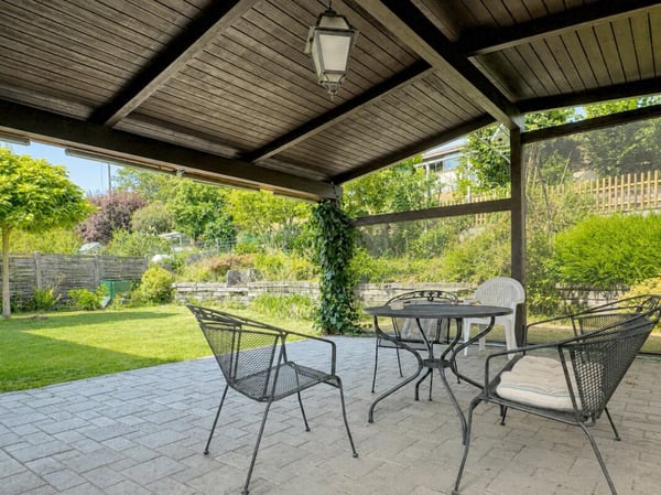 Freistehendes 6-Zimmer-Einfamilienhaus mit schöner Gartenanlage, Balkon, Garage und Vorplatz mit Parkplatzmöglichkeiten 4