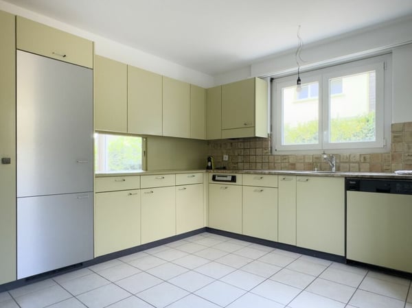 Freistehendes 6-Zimmer-Einfamilienhaus mit schöner Gartenanlage, Balkon, Garage und Vorplatz mit Parkplatzmöglichkeiten 7