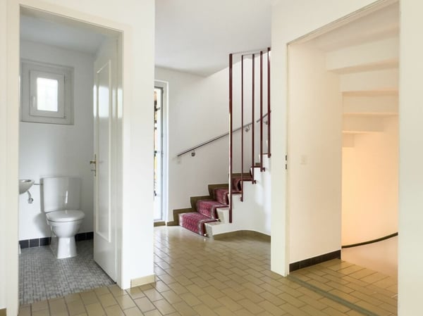Freistehendes 6-Zimmer-Einfamilienhaus mit schöner Gartenanlage, Balkon, Garage und Vorplatz mit Parkplatzmöglichkeiten 19