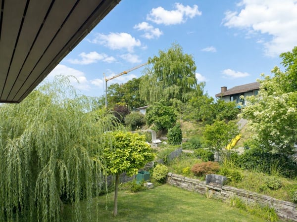 Freistehendes 6-Zimmer-Einfamilienhaus mit schöner Gartenanlage, Balkon, Garage und Vorplatz mit Parkplatzmöglichkeiten 29