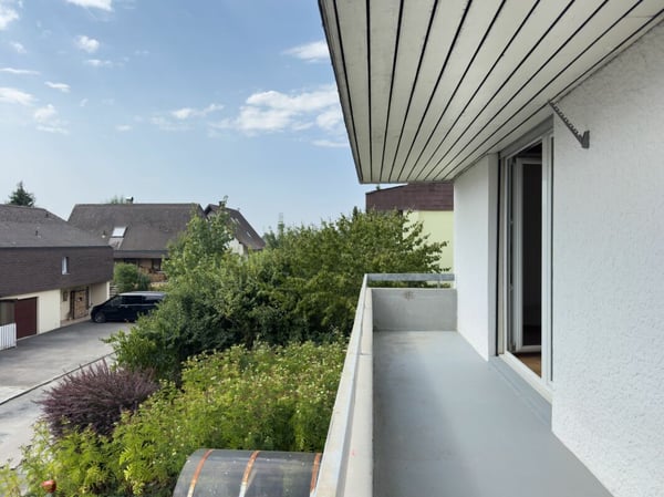 Freistehendes 6-Zimmer-Einfamilienhaus mit schöner Gartenanlage, Balkon, Garage und Vorplatz mit Parkplatzmöglichkeiten 31