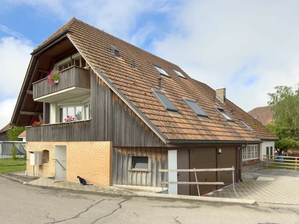 Grosszügige 3.5-Zimmerwohnung in ländlicher Umgebung mit Balkon und Gartenanteil 3