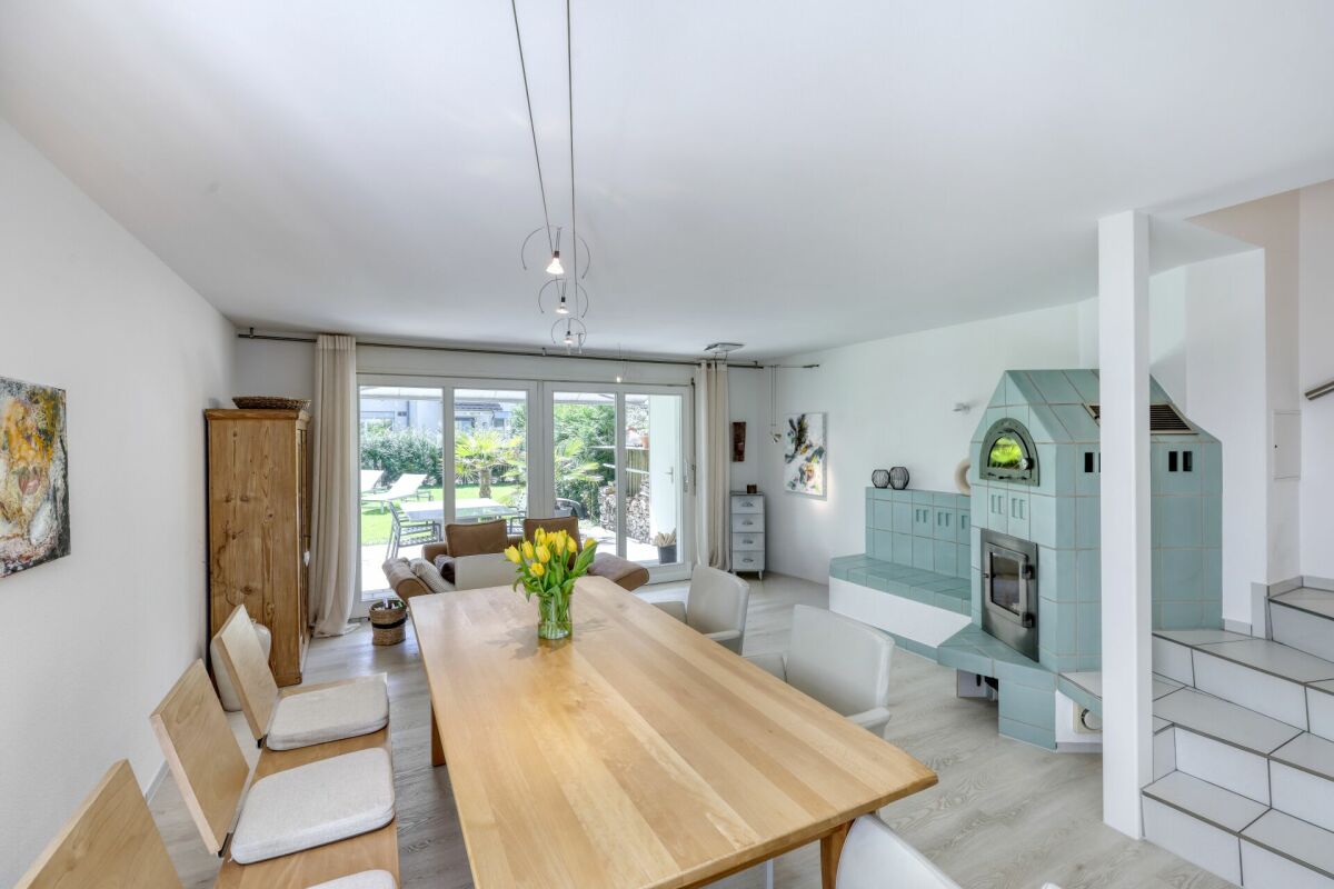 Familienfreundliches 5.5-Zimmer-Doppeleinfamilienhaus mit idyllischem Umschwung und Erweiterungspotenzial
