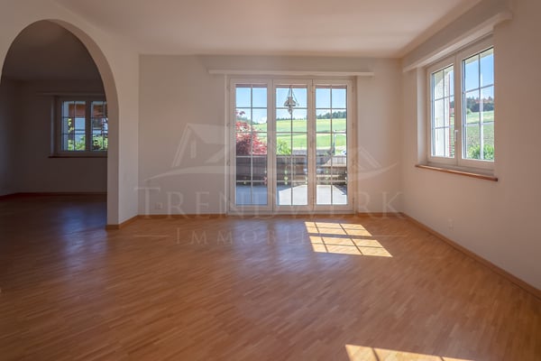 4.5 Zimmer Doppelhaushälfte mit viel Platz und Garten in Niedermuhlern 6