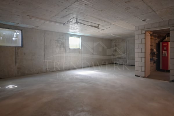 4.5 Zimmer Doppelhaushälfte mit viel Platz und Garten in Niedermuhlern 11