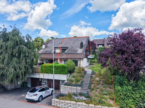 4-Zimmer-Doppeleinfamilienhaus mit sonnigem Garten und Garage in Worb 1