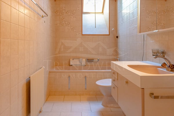 4-Zimmer-Doppeleinfamilienhaus mit sonnigem Garten und Garage in Worb 5