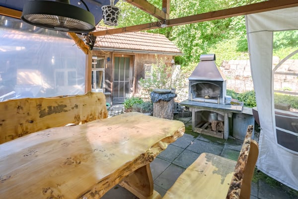 Naturnahes 7½-Zimmer-Zweifamilienhaus im ruhigen Saland 12