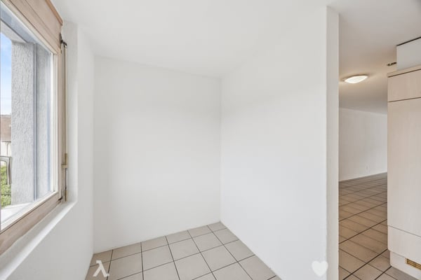 Frisch aufgefrischte 4.5-Zimmer-Wohnung im 3. Obergeschoss in Biel 3