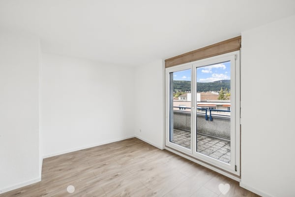 Neu renovierte 4.5-Zimmerwohnung mit modernem Komfort und sonnigem Terassenbalkon 3