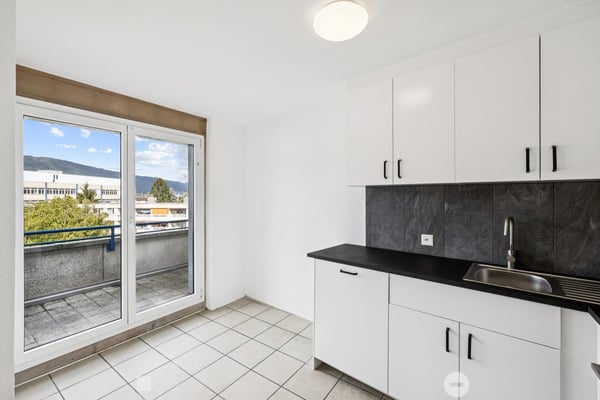 Neu renovierte 4.5-Zimmerwohnung mit modernem Komfort und sonnigem Terassenbalkon 6