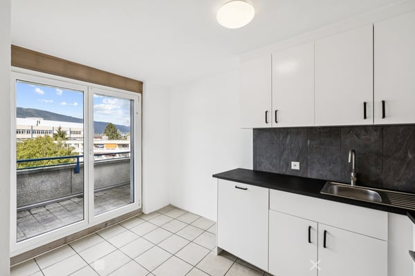 Neu renovierte 4.5-Zimmerwohnung mit modernem Komfort und sonnigem Terassenbalkon 6