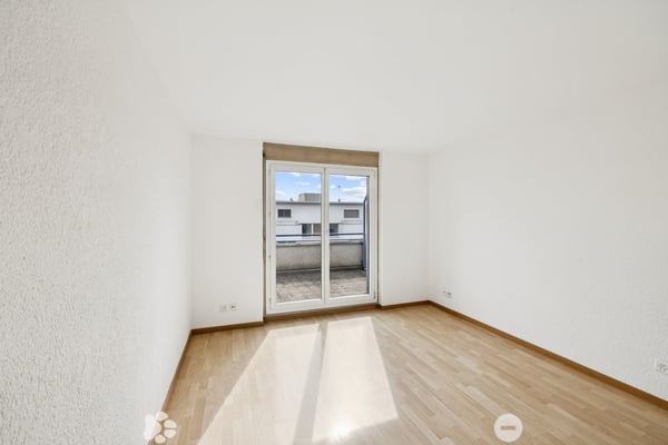 Neu renovierte 4.5-Zimmerwohnung mit modernem Komfort und sonnigem Terassenbalkon 4