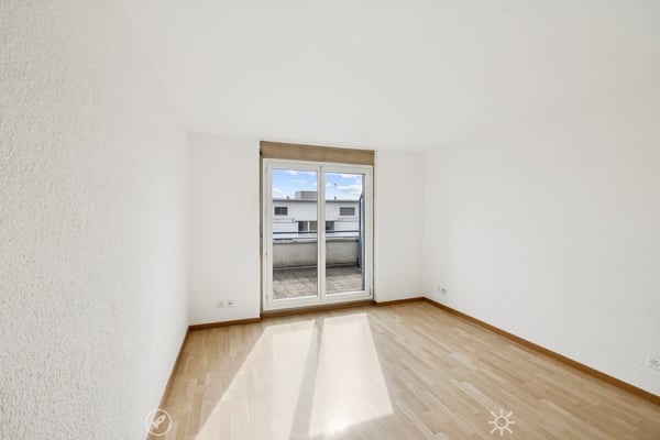 Neu renovierte 4.5-Zimmerwohnung mit modernem Komfort und sonnigem Terassenbalkon 4