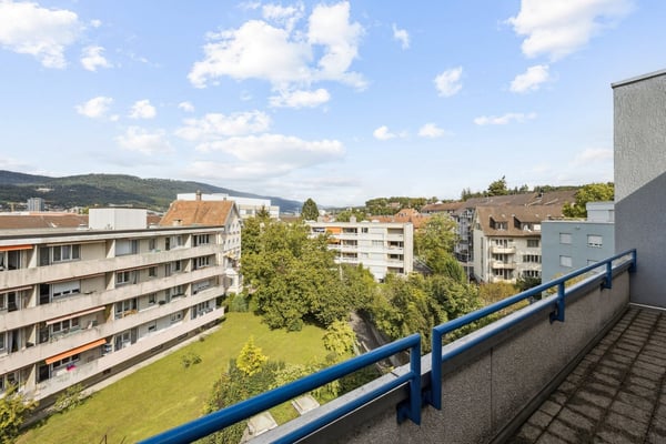 Neu renovierte 4.5-Zimmerwohnung mit modernem Komfort und sonnigem Terassenbalkon 10