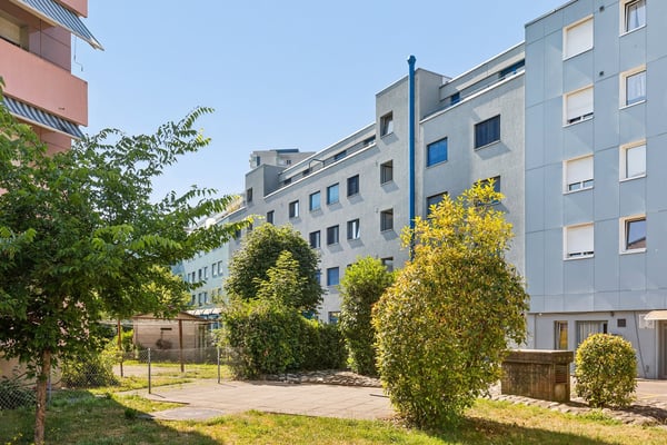 Magnifique appartement rénové de 7.5 pièces avec grande terrasse et vue dégagée à Bienne 10