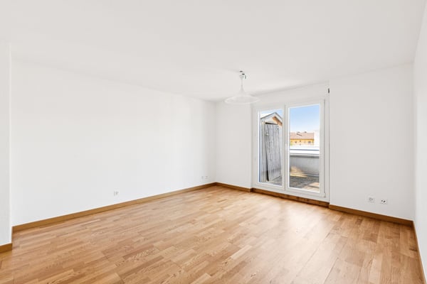 Magnifique appartement rénové de 7.5 pièces avec grande terrasse et vue dégagée à Bienne 1