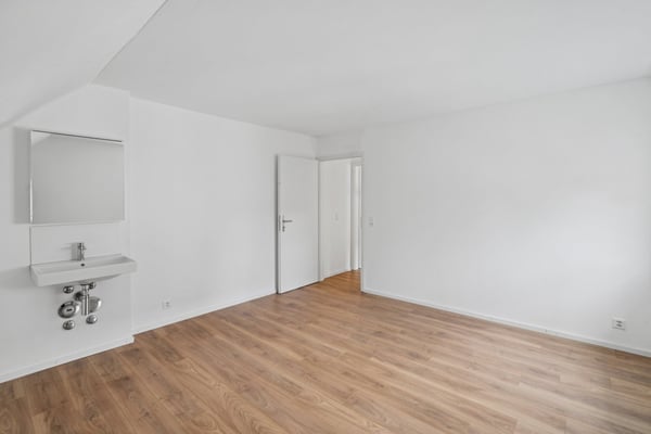 Wohnen auf höchstem Niveau Traumhafte 4.5-Zimmer-Maisonette nach Totalsanierung 6