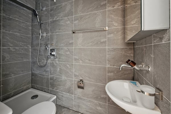 Studio au 1er étage à Romanel  disponible de suite 6