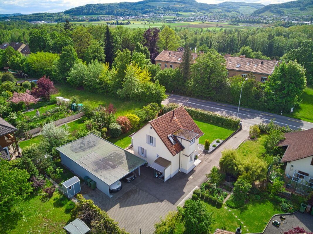 CHARMANTES EINFAMILIENHAUS MIT UMBAUPOTENTIAL - WOHNEN AM GOLFPLATZ