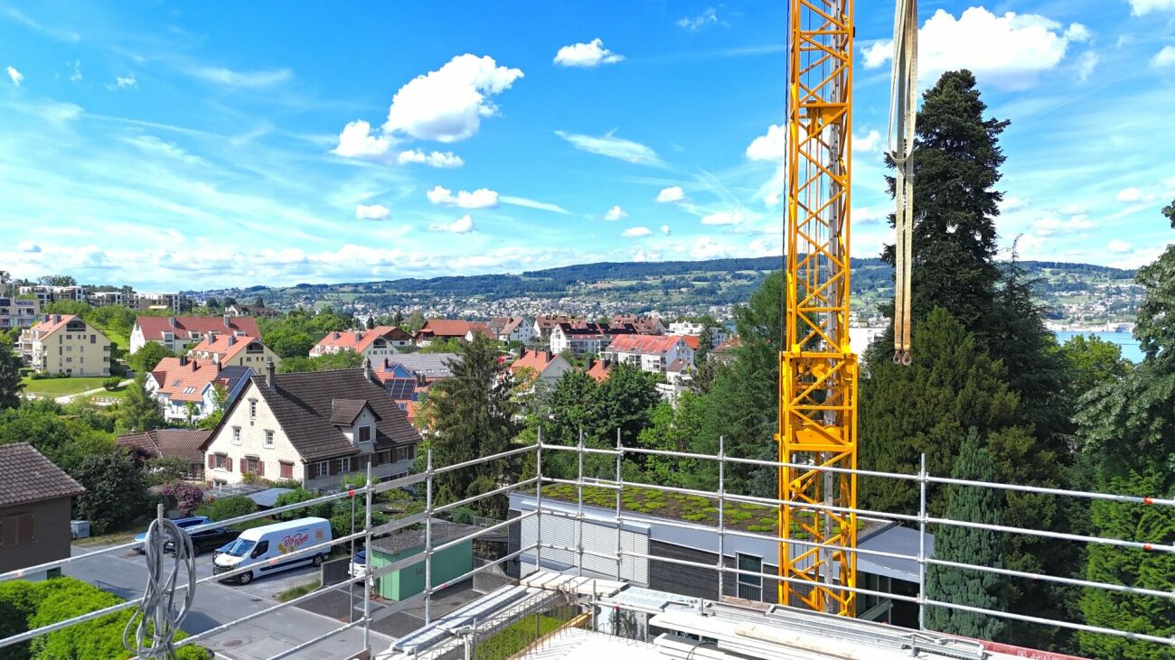 DIE KRÖNUNG DES HAUSES NIMMT FORM AN - DACHWOHNUNG IM BAU