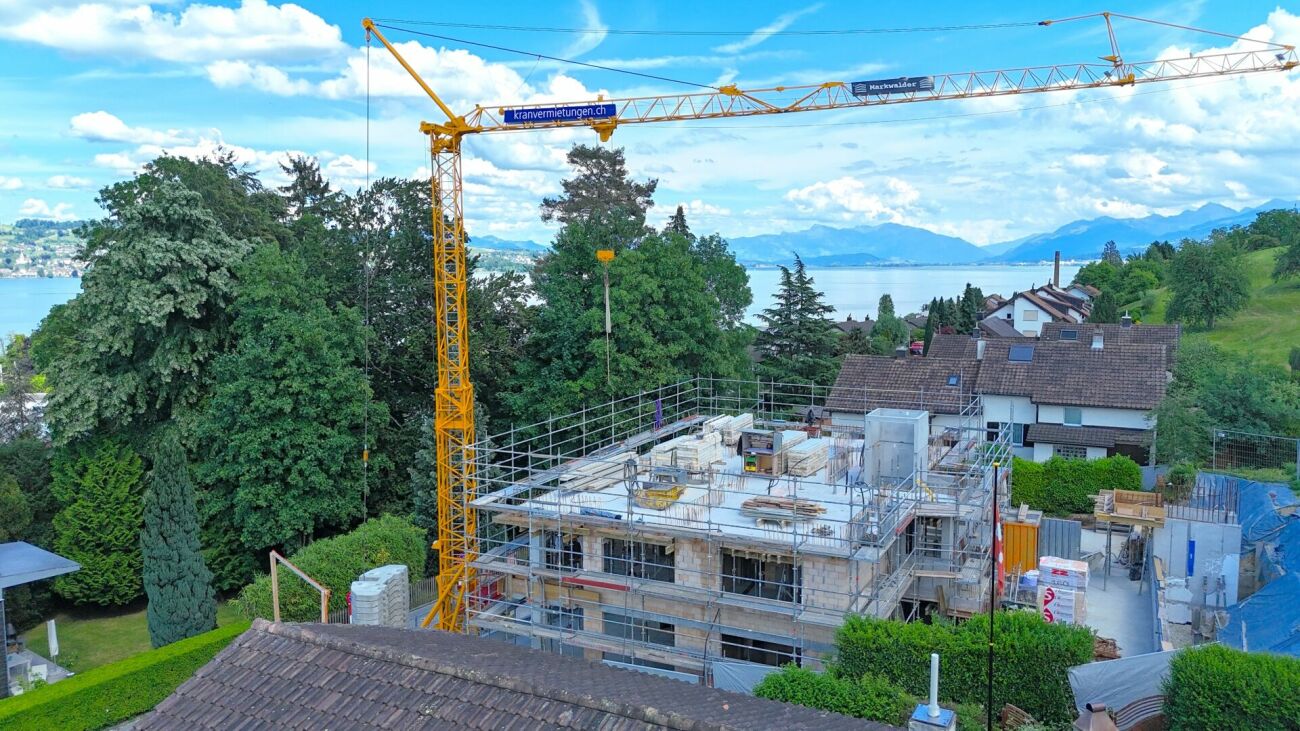 DIE KRÖNUNG DES HAUSES NIMMT FORM AN - DACHWOHNUNG IM BAU