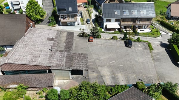 AUSSENPARKPLÄTZE BEFRISTET ZU VERMIETEN 3