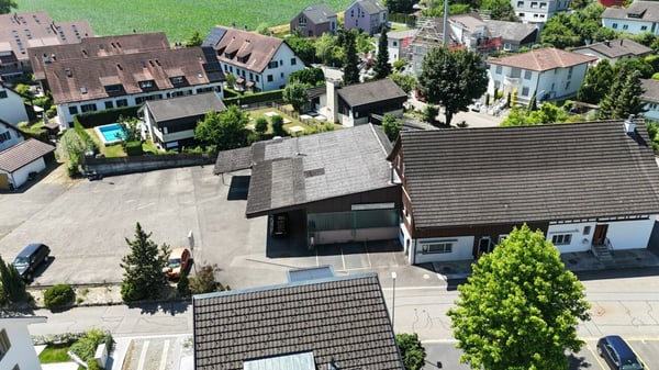 AUSSENPARKPLÄTZE BEFRISTET ZU VERMIETEN 2