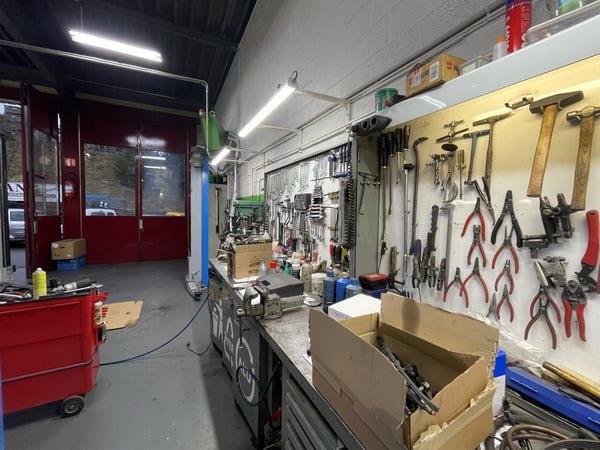 Opportunité rare à Aclens Garage mécanique et carrosserie 3