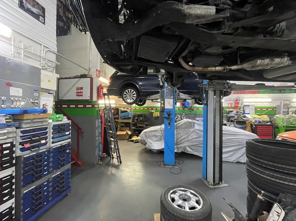 Opportunité rare à Aclens Garage mécanique et carrosserie 2