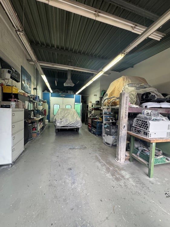 Opportunité rare à Aclens Garage mécanique et carrosserie 4