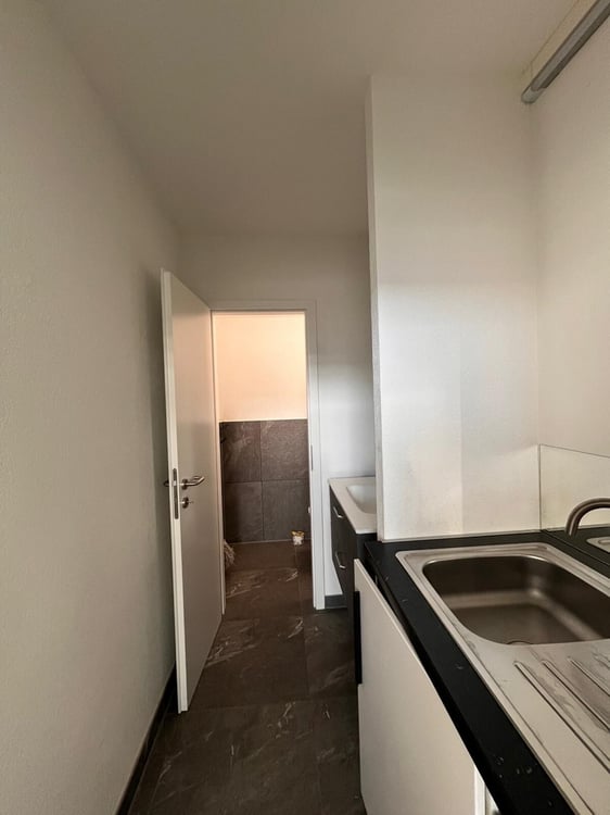 A LOUER, bureau-atelier équipé d'une kitchenette 5