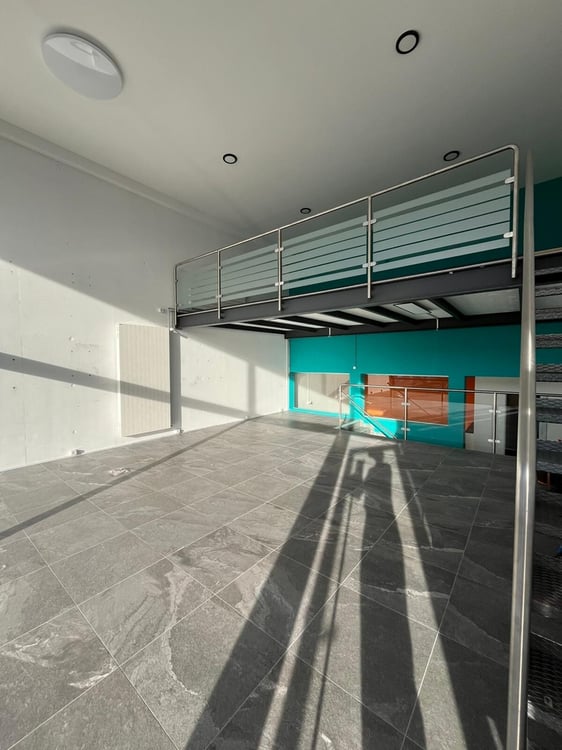 A LOUER, bureau-atelier équipé d'une kitchenette 9