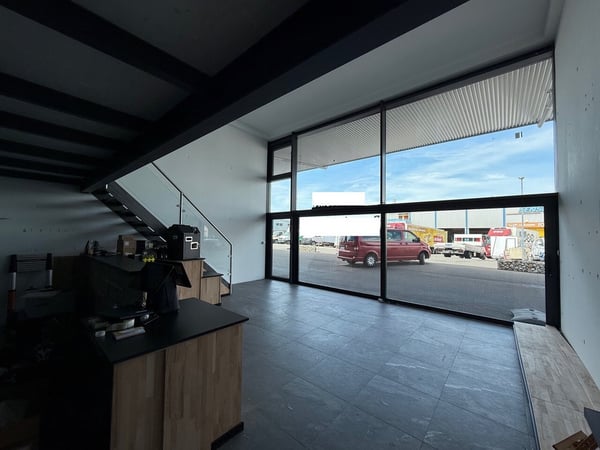A LOUER, bureau-atelier équipé d'une kitchenette 2