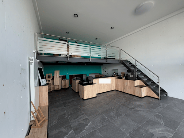 A LOUER, bureau-atelier équipé d'une kitchenette 1