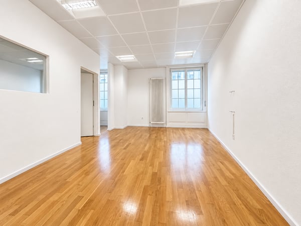 SURFACE COMMERCIALE DE 124M2 AU COEUR DE LA RUE BEAU SEJOUR 7