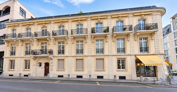 SURFACE COMMERCIALE DE 124M2 AU COEUR DE LA RUE BEAU SEJOUR 1