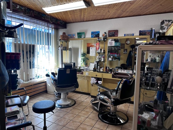 Salon de coiffure avec fonds de commerce et kiosque à vendre – Activité clé en main avec clientèle 6