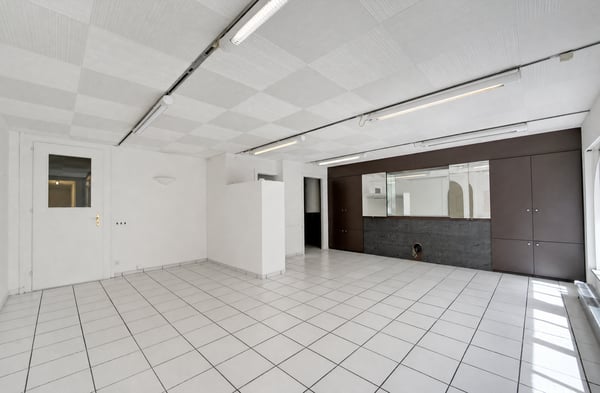 Local commercial de 88 m2 - Place Saint-François, Lausanne 10