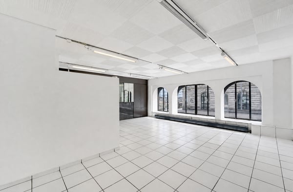 Local commercial de 88 m2 - Place Saint-François, Lausanne 9
