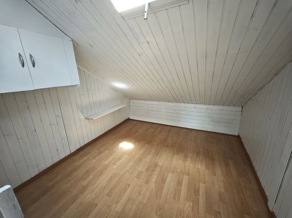 Frisch sanierte 1.5-Zimmer-Dachwohnung mit Charme und Stil 8